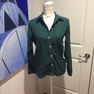 Dark green wrinkle resistant button up